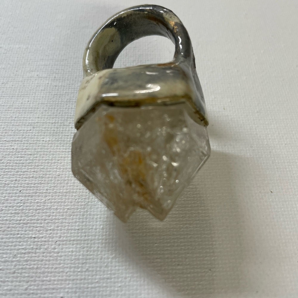 Elegant Silver and Cream Geometric Ring